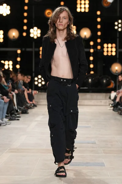 Look 15